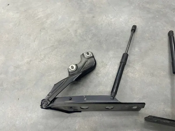 Juego de bisagras de capó Audi A6 A7 C7 image 3