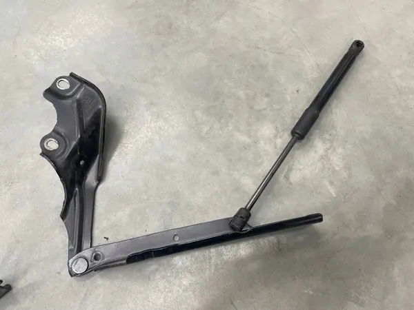 Juego de bisagras de capó Audi A6 A7 C7 image 4