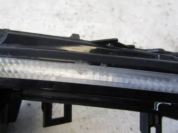 VW T-Roc LED DRL Indicador Direito 2GA941056K image 5