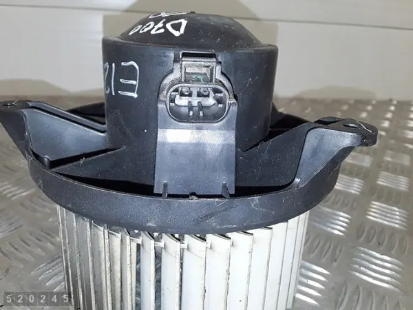 Nissan Navara värmefläkt OEM 5nfh19805ac image 4