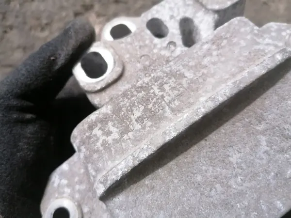 Soporte de motor VW 5N0199555 image 5