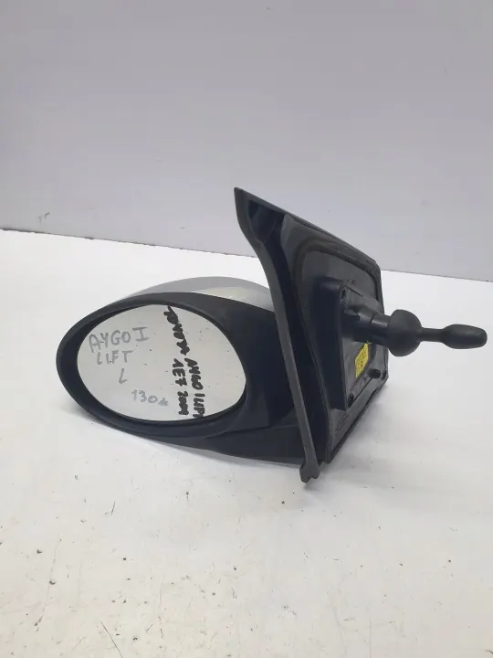 Toyota Aygo linker manueller Spiegel OEM Lackcode 1E7 image 2