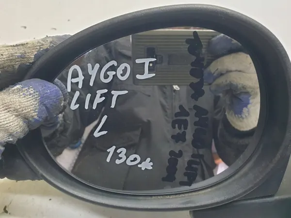 Toyota Aygo linker manueller Spiegel OEM Lackcode 1E7 image 8