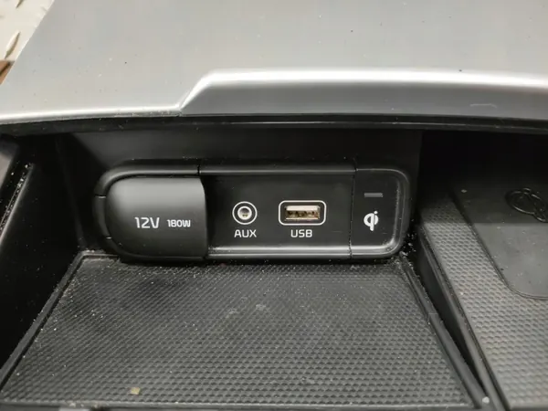 Kia Stinger 17-21 Cendrier Chargeur OEM 84680-J5600 image 4