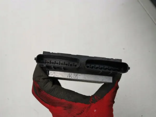 Ruiskutusohjain OEM 89871-71010 Toyotalle image 3