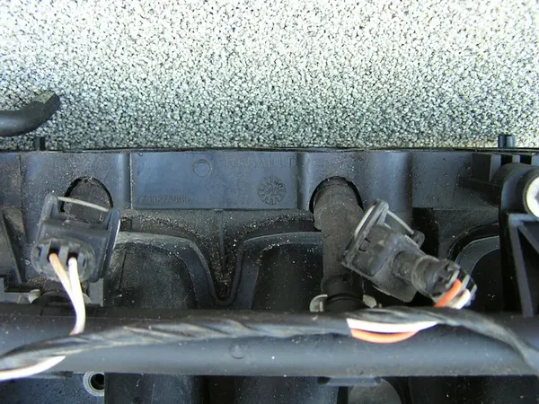 Coletor de admissão Dacia Logan Renault Clio II 1.4 image 3