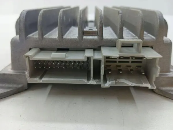 Saab 9-7X 2006 Audioversterker OEM 15268210 image 3