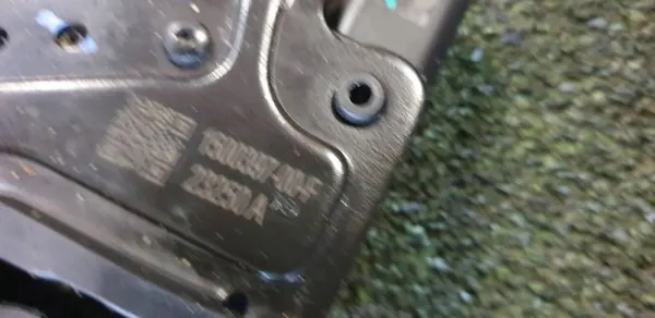 Verrou de Capot Tesla Model Y OEM 1500397-00-F image 3