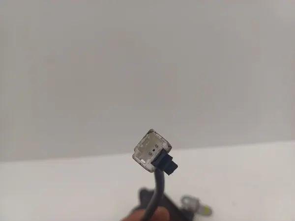 2004 Nissan Almera Tino Verrou de coffre image 4