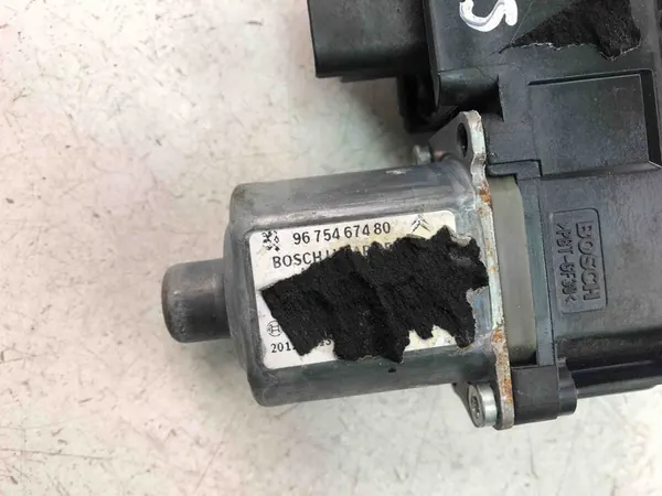 Vasemmalla etuikkunan moottori PEUGEOT 308 9675467480 image 2