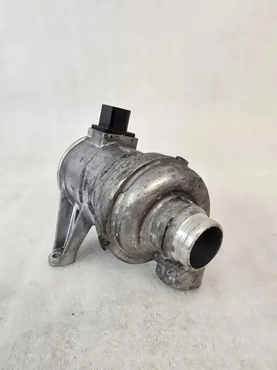 Vesipumppu OEM 31368715 Volvo XC60:lle 2.0L Bensiini image 2