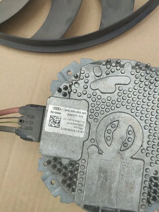 Audi A8 S8 D4 2011 Fläktrotor 4H0959455AG/4H0959455AF image 3