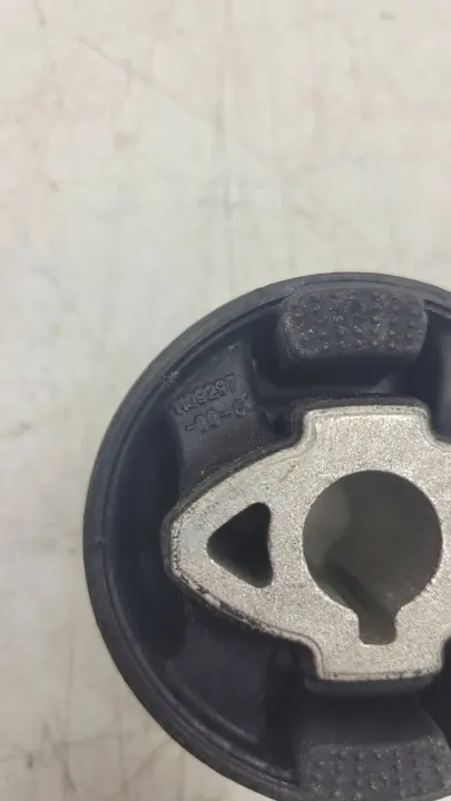 Bucha do braço de suspensão dianteiro Tesla Model 3 OEM 110929700C image 4