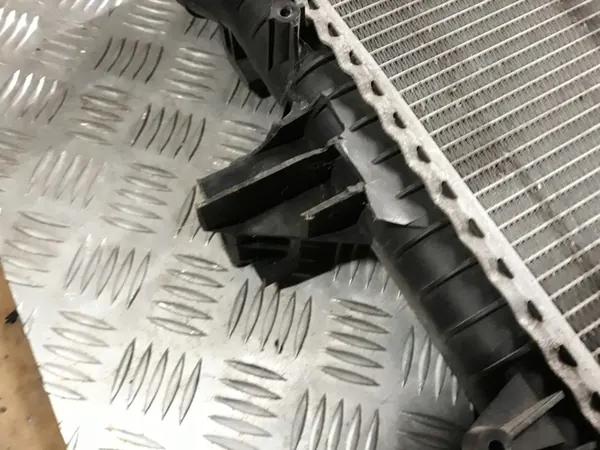 Radiador de agua VW T5 7H0121253J image 2