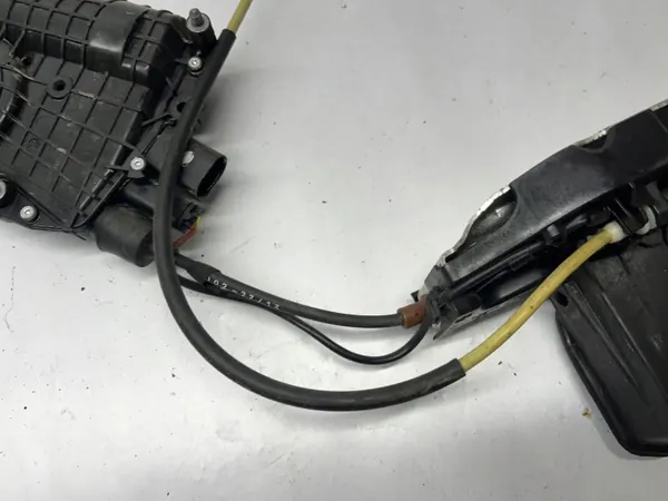 Motor de tracción puerta trasera BMW OEM 7185688 - Usado image 3