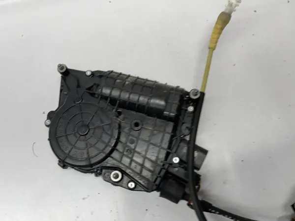 Motor de tracción puerta trasera BMW OEM 7185688 - Usado image 4
