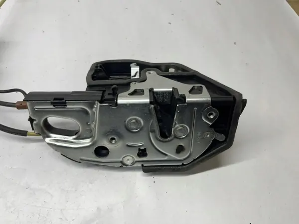 Motor de tracción puerta trasera BMW OEM 7185688 - Usado image 5