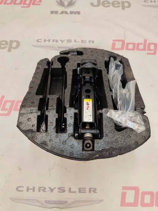 Jeep Grand Cherokee WK2 11-21 Kit Gato OEM 68284639AB image 5