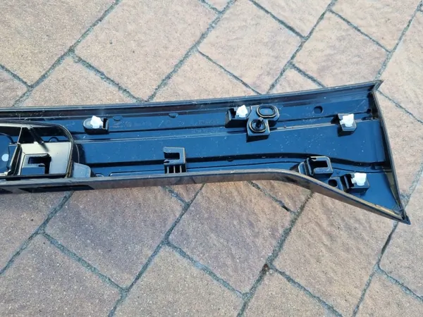 Gebrauchte VW T-Cross Heckklappenblende OEM 2GM827577E image 7