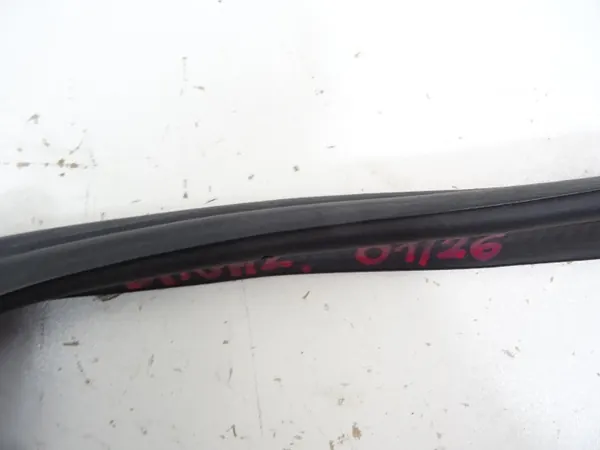 Junta de porta-malas VW T-ROC OEM 640545-645a10 Usado image 5