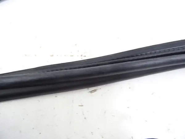 Junta de porta-malas VW T-ROC OEM 640545-645a10 Usado image 6