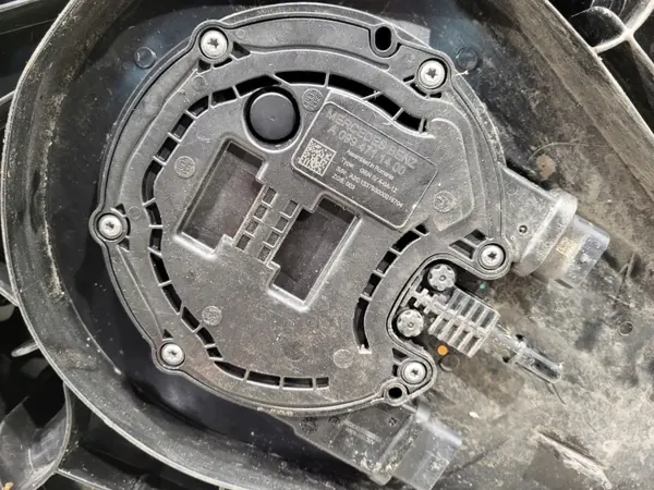 Réservoir AdBlue Mercedes Vito W447 OEM A0994711400 A4474707700 image 4