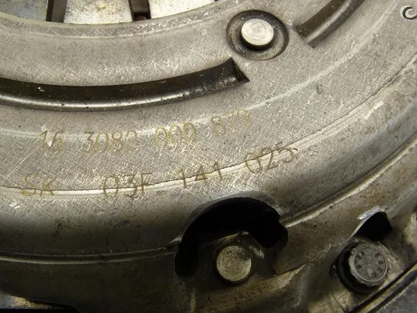 Disco de embreagem VW Golf VI 1.2 TSI 03F141025 image 10