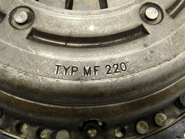 Disco de embreagem VW Golf VI 1.2 TSI 03F141025 image 9