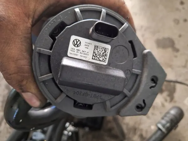 VW ID4 Vattenpump 1EA965567J image 7