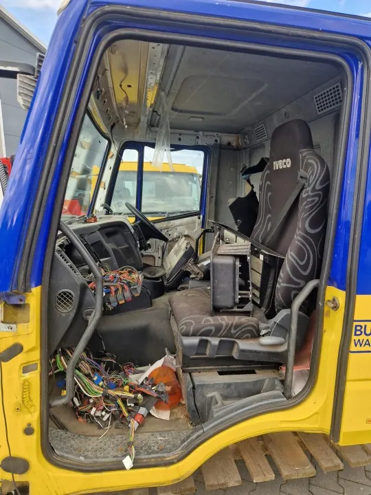 Cabina diurna OEM 504097022 para Iveco Trakker Stralis Euro 6 image 5