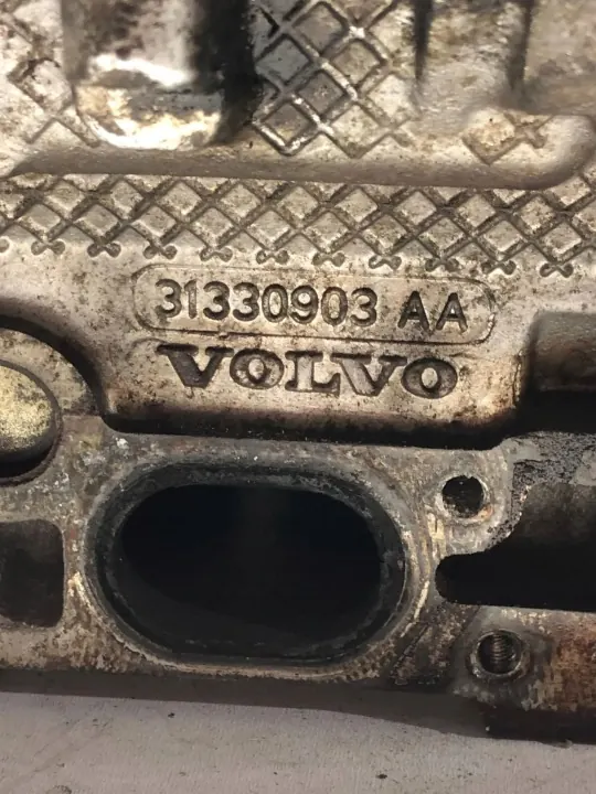 Käytetty Volvo moottorin sylinterikansi OEM 8252302 image 7