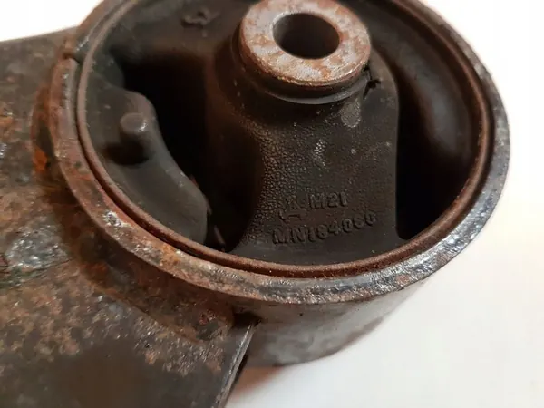 2015 Mitsubishi ASX Gearbox Mount MN184060 image 5