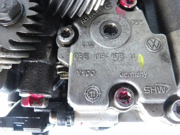 Audi Olja Pump 2.0 TDI 03L103537 image 5