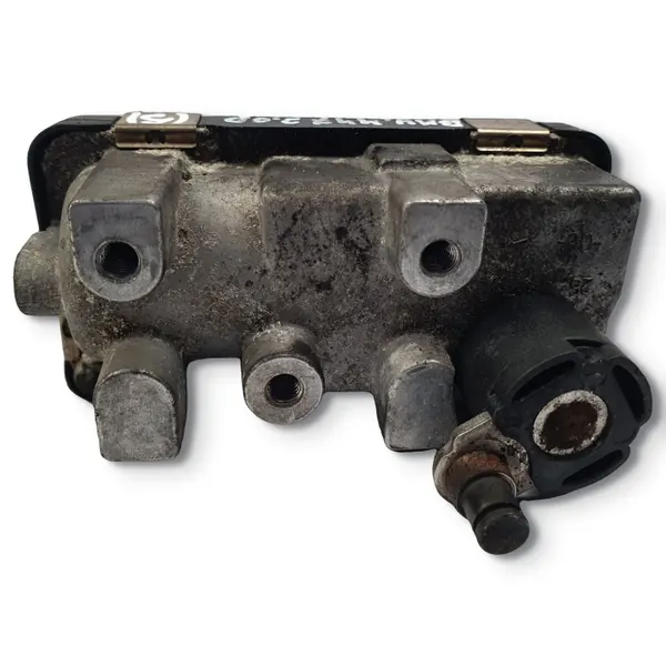 Actuador Turbo Garrett OEM 6NW008412 Usado image 5