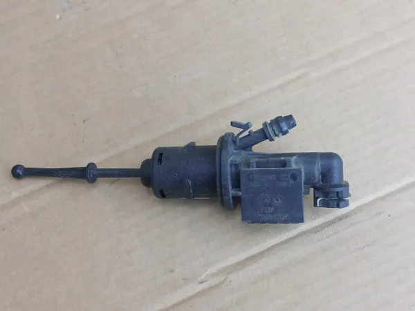 Bomba de embreagem VW Passat B6 B7 Skoda image 2