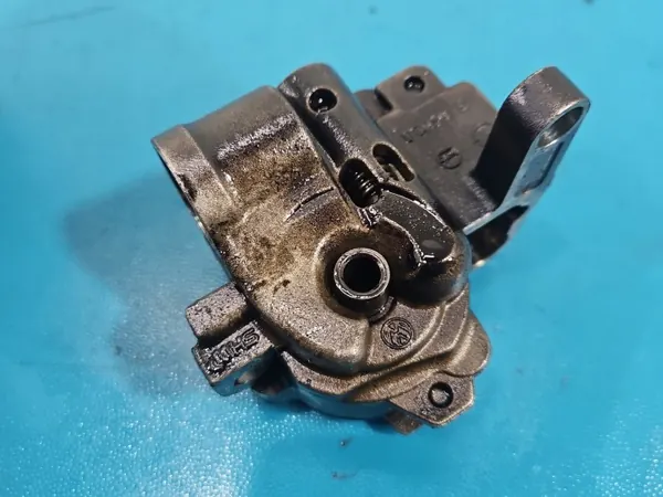 Audi Öljypumppu OEM 03G115105G A4 B8 2.0 TDI:lle image 3