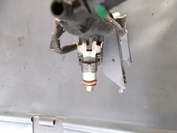 Brandstofrail Renault Modus 1.2 image 3