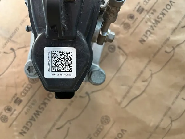 AUDI A5 8W A4 B9 Takana vasen jarrusatula OEM 8W0405AS image 3