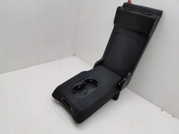 Audi A3 8Y 2023 Hintere Armlehne OEM AMD123844 image 2
