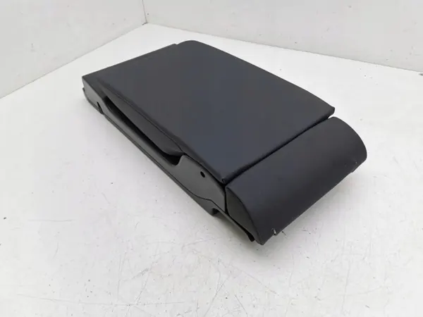 Audi A3 8Y 2023 Hintere Armlehne OEM AMD123844 image 5