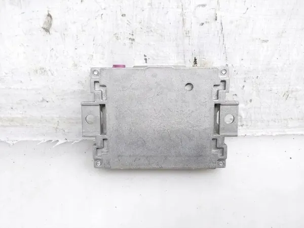 VW Antenneversterker OEM 4N0035456G - Gebruikt image 3