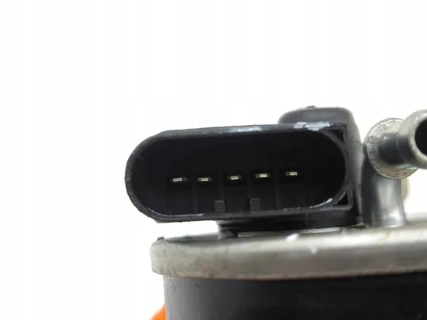 Filtre à carburant Infiniti Q50 2017 OEM F30523 image 5