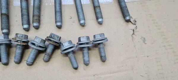 SRUBYQ58RR Tornillos suspensión delantera para Audi Q5 image 3