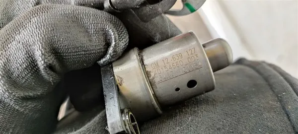 Öljentason anturi Chevrolet Camaro SS Corvette 6.2L OEM image 5