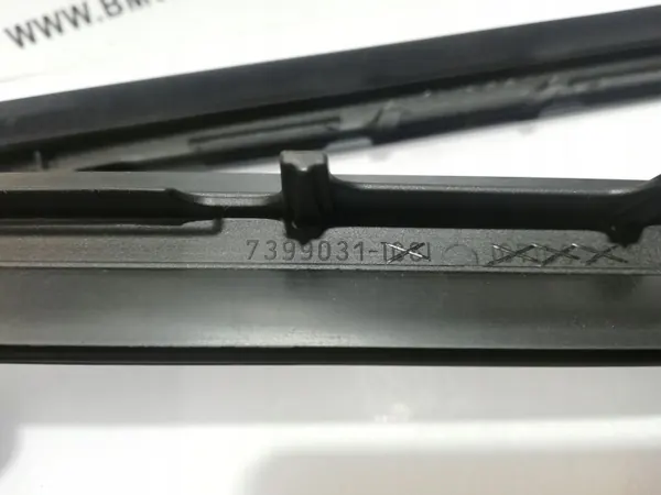 BMW OEM 7399031 7399032 Vindrutslist Set image 9