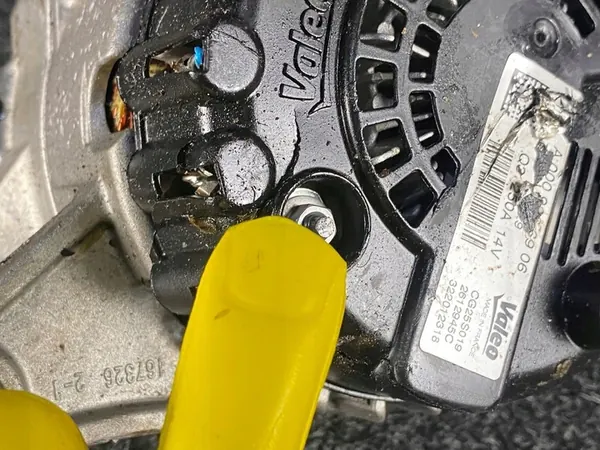 MERCEDES E W238 Alternatori 2.0CGI A0009066906 image 3