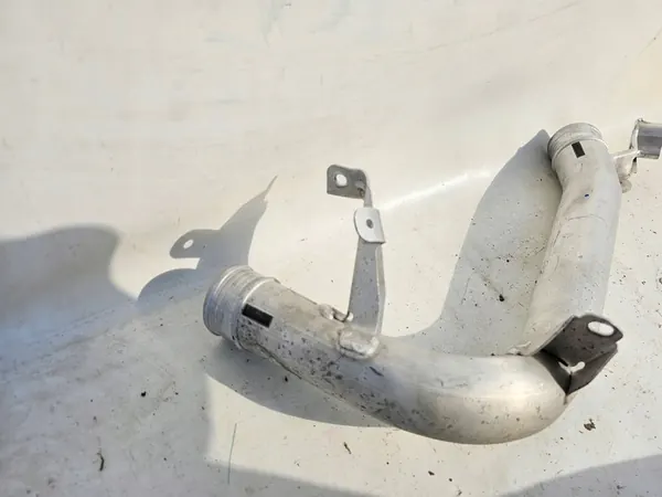 VOLVO XC90 II Intercooler Rohr 31370288 image 9