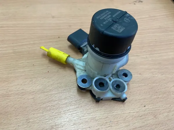 VW Passat B8 AdBlue-pump OEM F01C070012 Begagnad image 3
