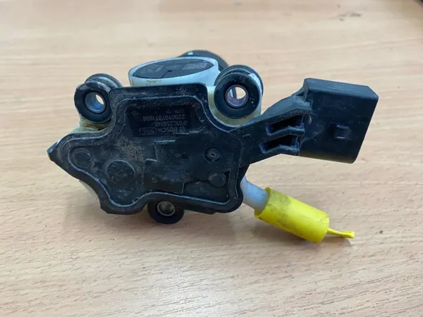 VW Passat B8 AdBlue-pump OEM F01C070012 Begagnad image 8