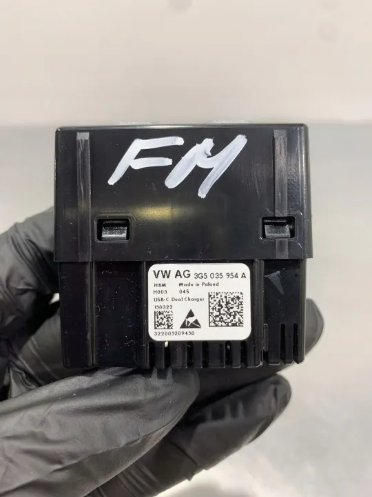 Cupra Formentor 2024 Heck-USB-Anschluss OEM 3G5035954A image 4